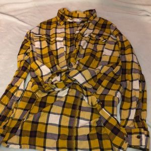 Medium yellow and black womens flannel. Long back